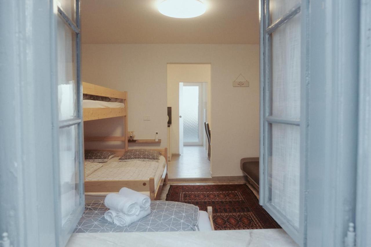 Apartments Pr' Stormanu Kanal エクステリア 写真