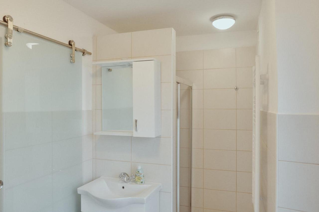 Apartments Pr' Stormanu Kanal エクステリア 写真